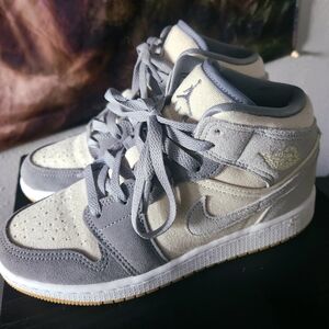 Jordan 1 Mid SECoconut Milk Particle Grey (GS)